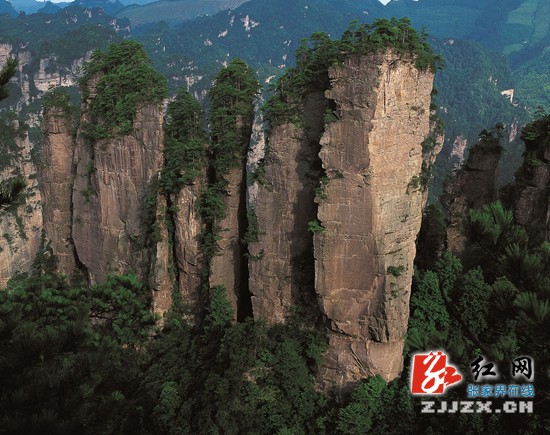黃石寨索道運力充足 對景區(qū)排長隊說“不”