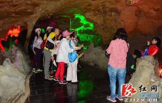 “排隊(duì)不超過(guò)半小時(shí)”，黃龍洞景區(qū)踐諾一周年回頭看